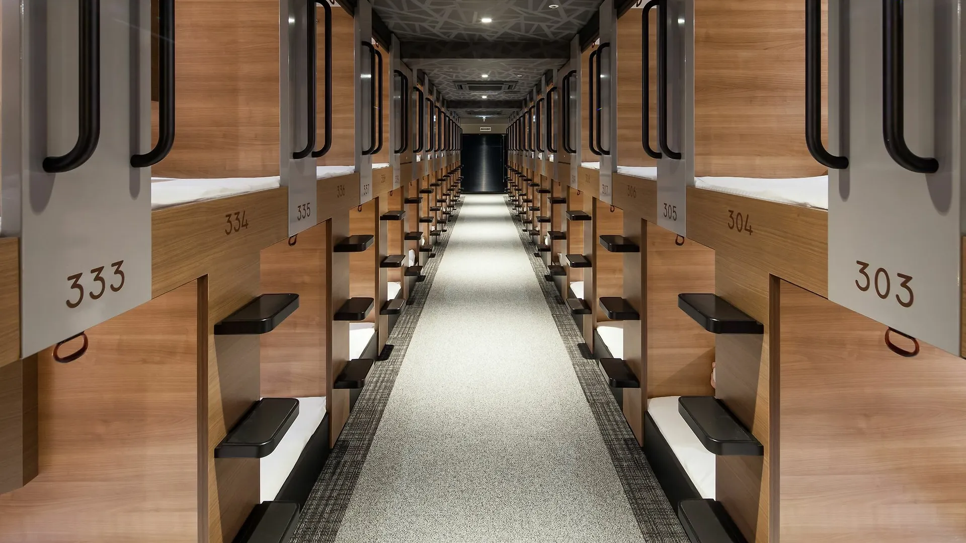 Y'S Cabin Osaka Namba 0*,