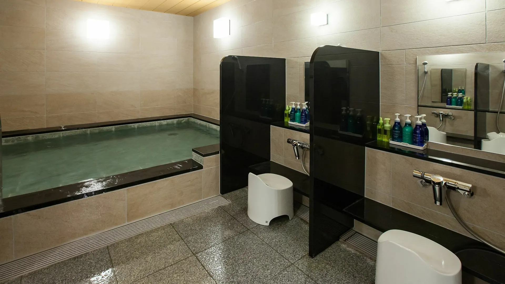 Capsulehotel Y'S Cabin Osaka Namba